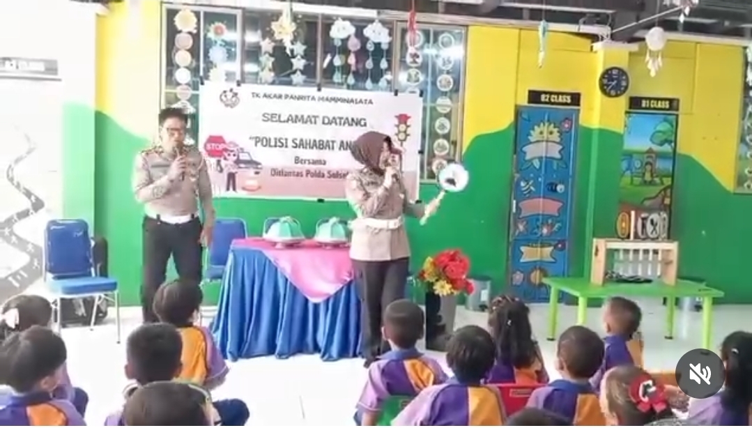 POLISI SAHABAT ANAK. DITLANTAS POLDA BERKUNJUNG KE TK AKAR PANRITA MAMMINASATA